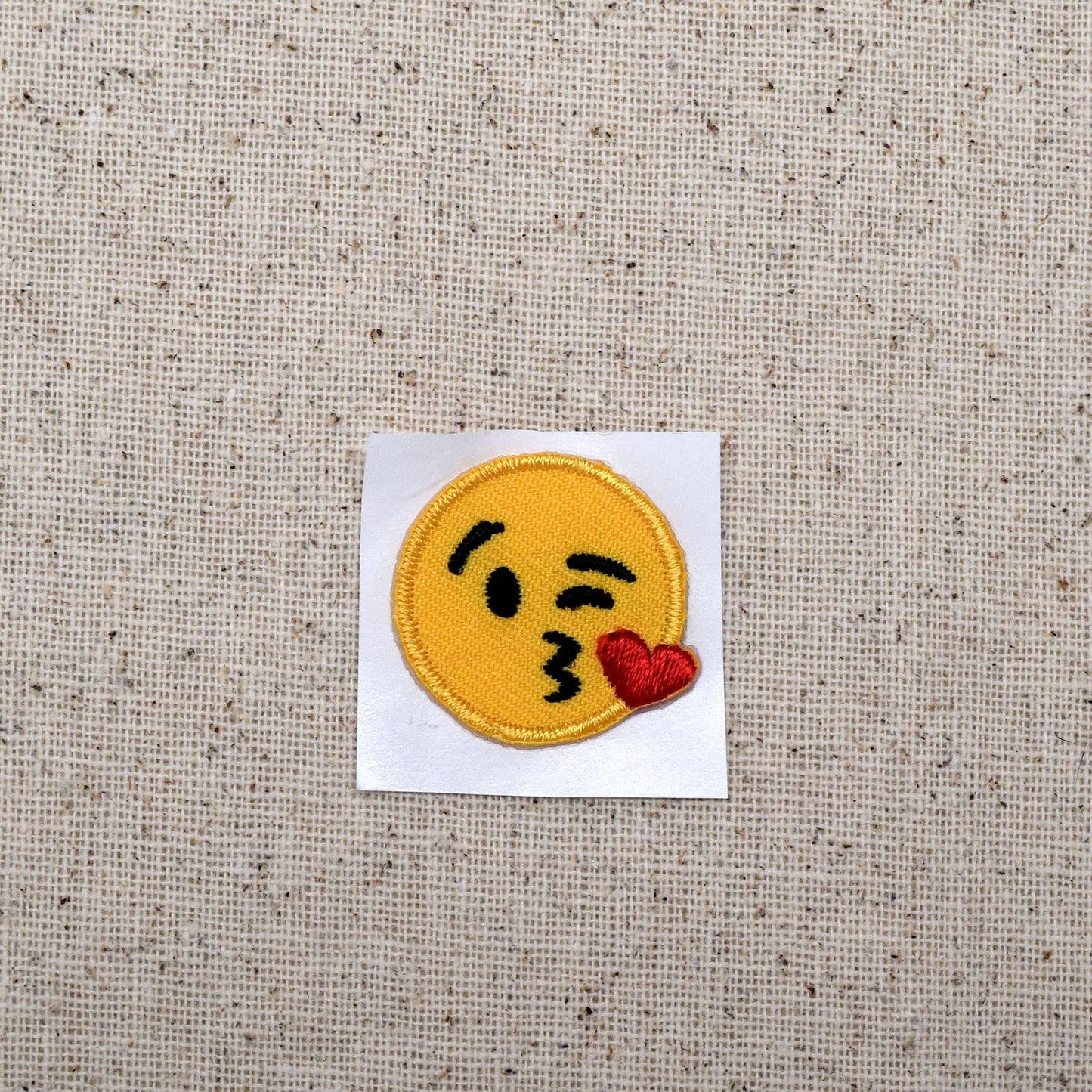 1" Smiling Face - Blowing Kiss on Cheek