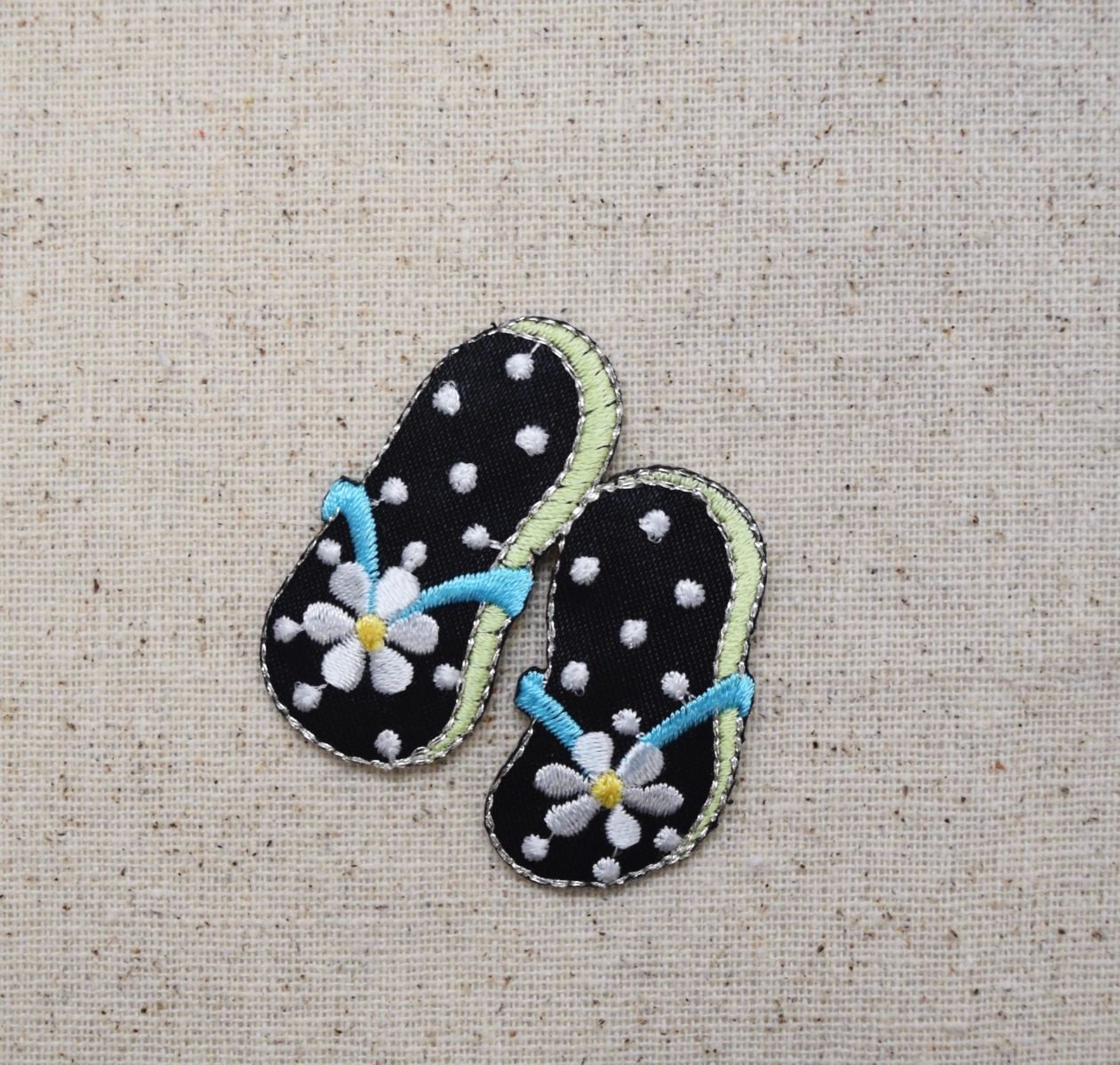 Flip Flops - Black/White - Daisy Flower - Iron On Applique/Embroidered Patch  - 695585-B