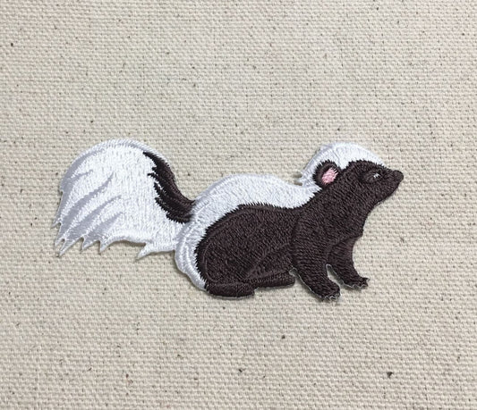 Skunk - 3" - Facing Right - Iron on Applique - Embroidered Patch - 697201-A