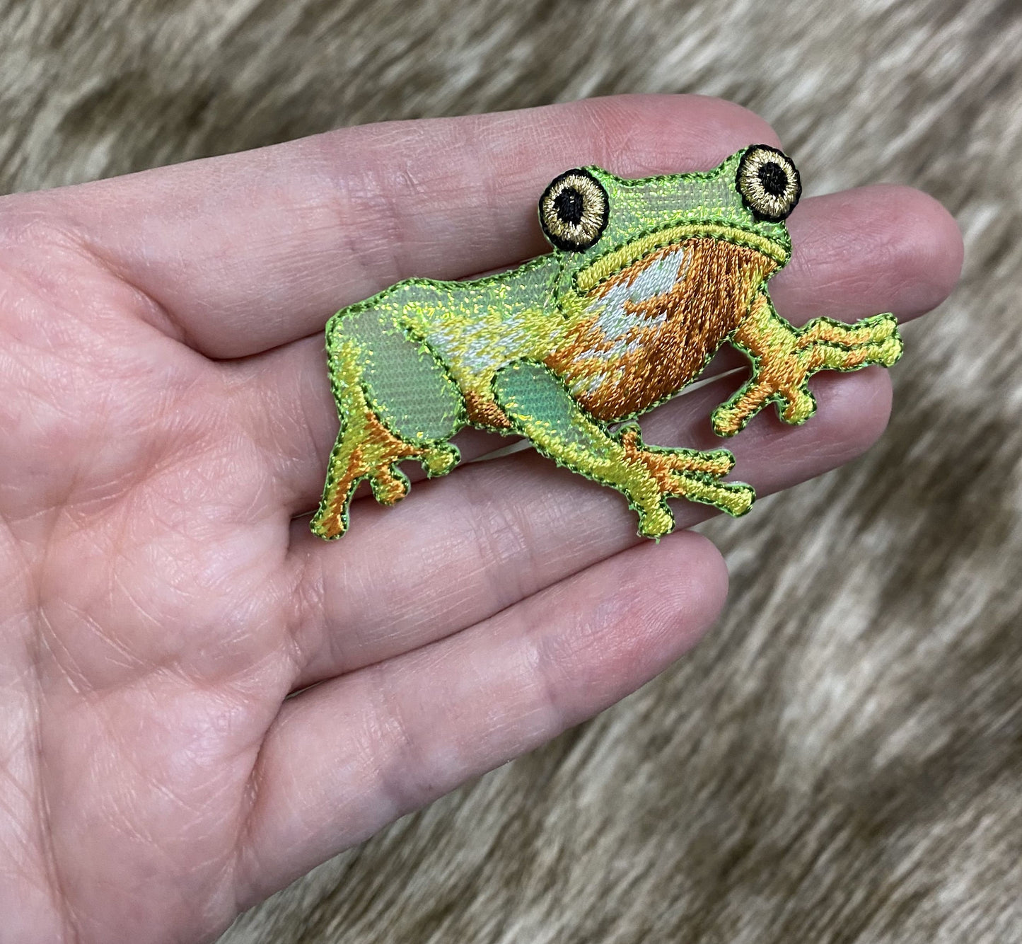 Tree Frog - Realistic - Shimmery Green - Iron on Patch - Embroidered