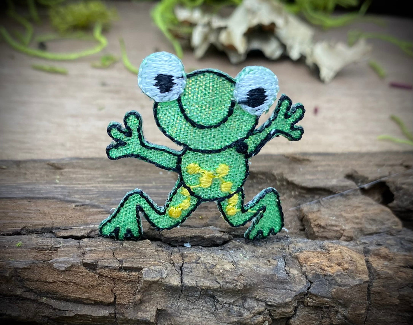 Shimmery Green Frog, Iron-on Patch, Embroidered