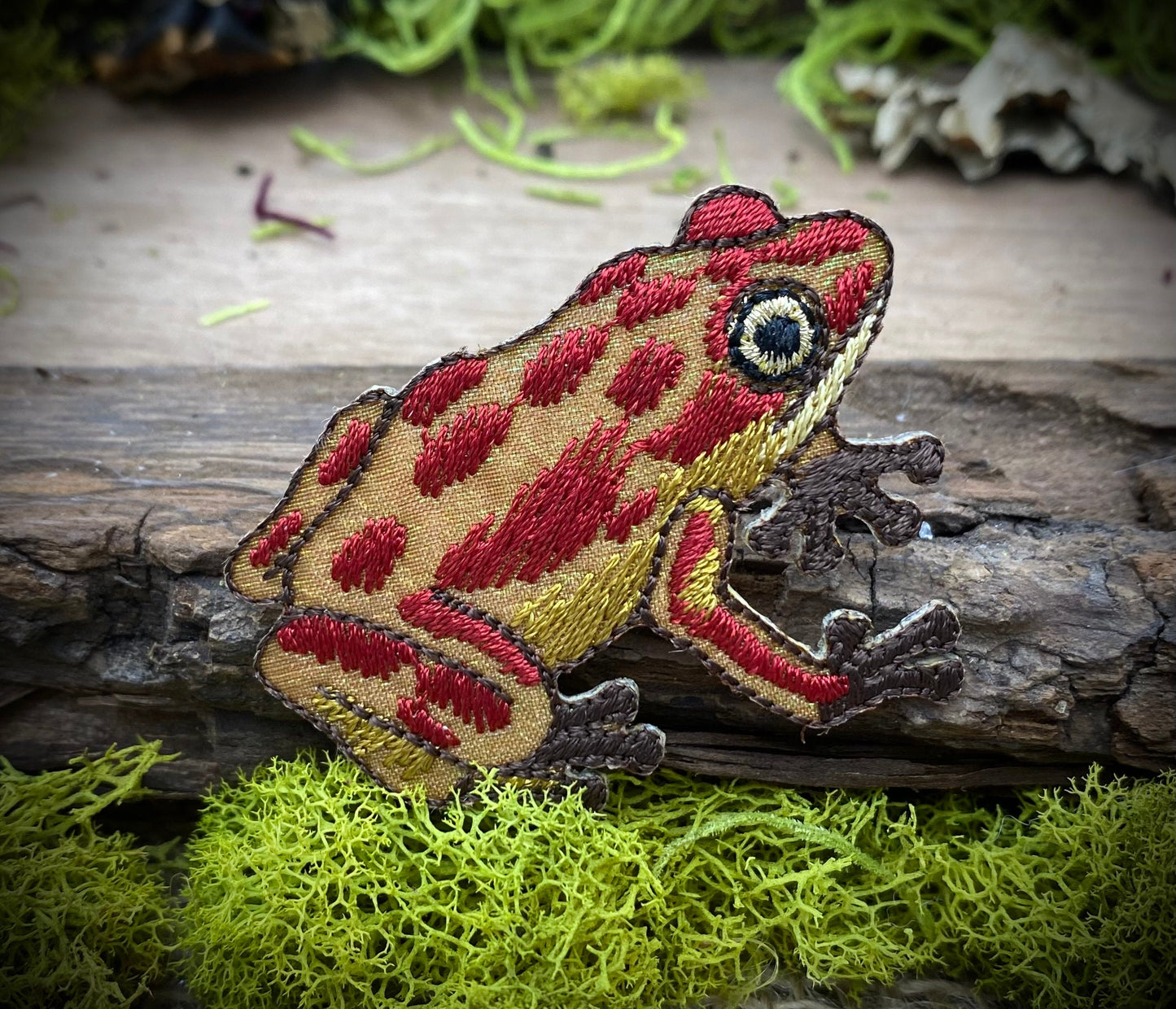 Red Tree Frog, Shimmery Iridescent, Iron-on Patch, Embroidered Badge