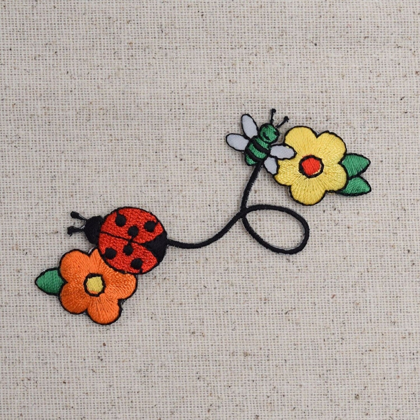 Daisy Flowers with Ladybug and Bee - Embroidered Patch - Iron on Applique