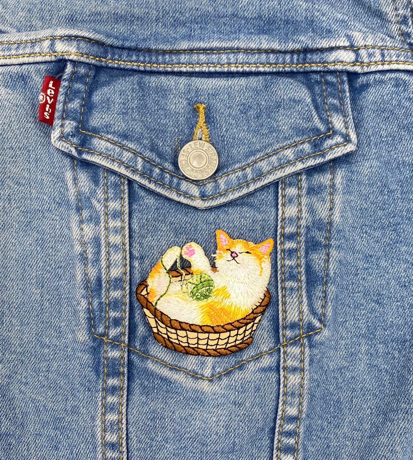 Cat in Basket, Playing with Yarn Ball, Pets, Kitten, Embroidered, Iron on Patch